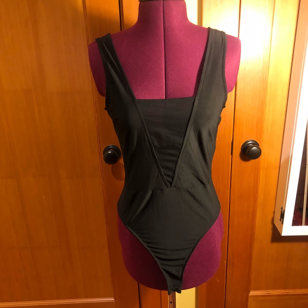 F21 | NWT Black Low-cut Bodysuit